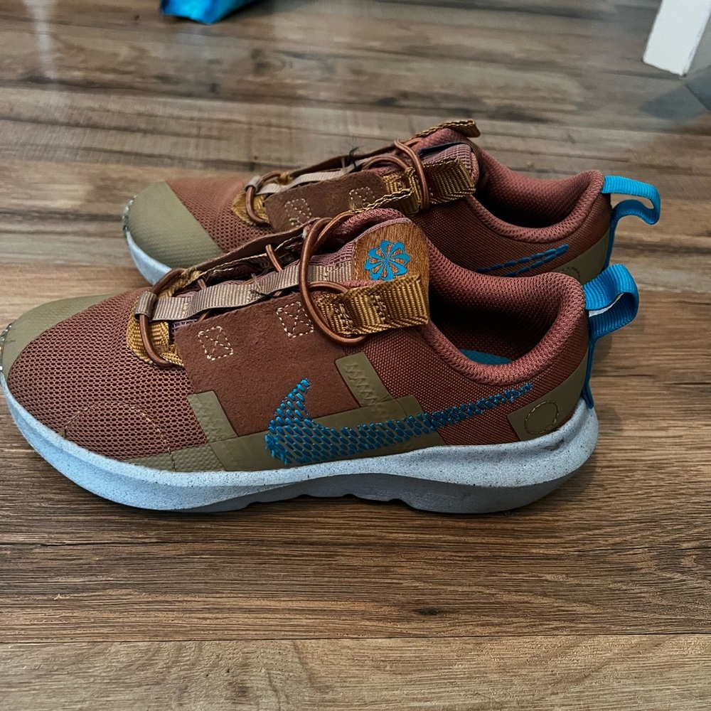 Nike Youth Tennis Shoes